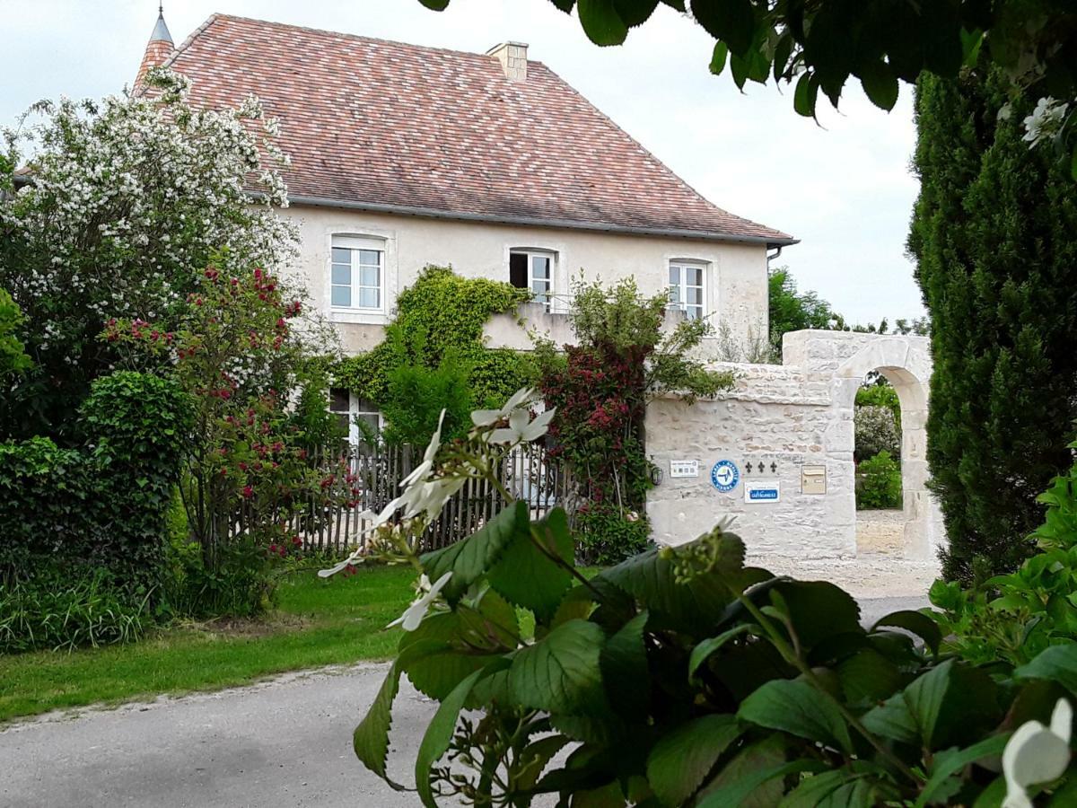 Le Relais Du Haras Hotel Champagne-Saint-Hilaire Exterior photo
