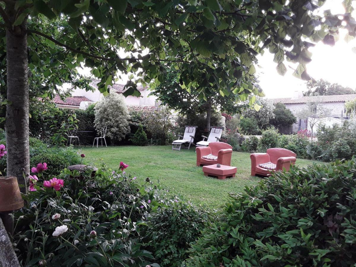 Le Relais Du Haras Hotel Champagne-Saint-Hilaire Exterior photo